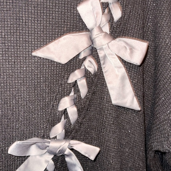 Adore Me Shimmer Gray/black Sweater with Ribbon Detail 2X - Picture 2 of 7